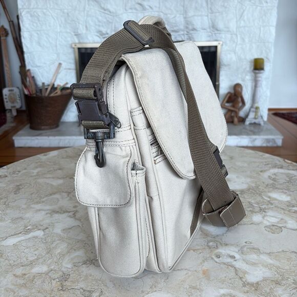 Authentic Tilley Endurable Canvas Travel/Camera Water Resistant Shoulder Bag - Picture 4 of 11